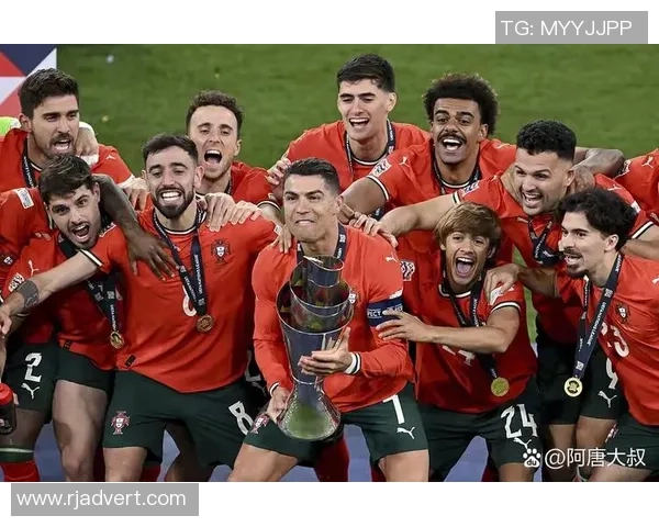 足球快陀螺旋转不停带你领略精彩瞬间与激情对决